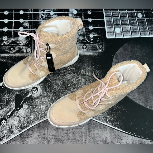 NEW Sorel Boots - Picture 10 of 12